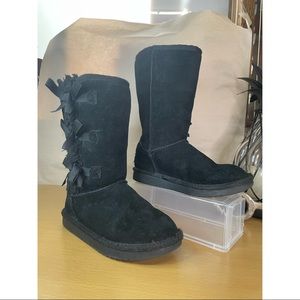 Koolaburra by UGG Youth Unisex Black Suede Victoria Sheepskin Lined Tall Boots